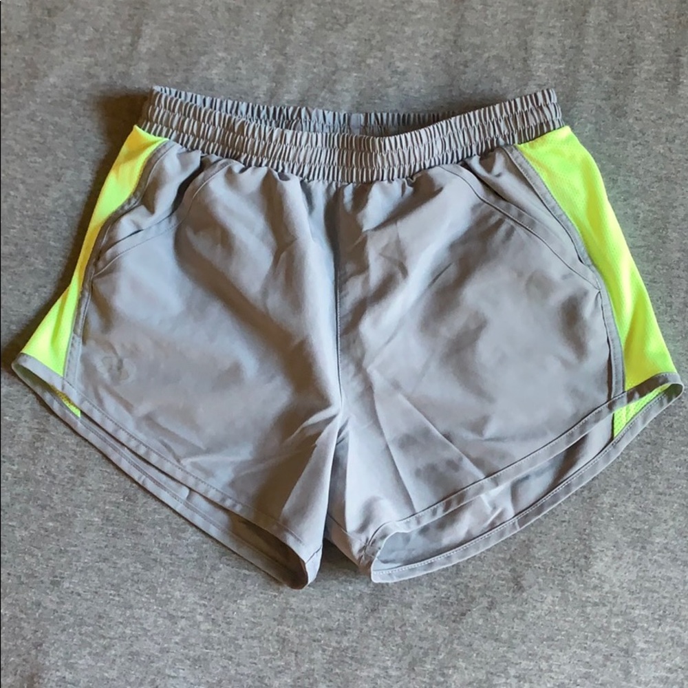 Under Armour Track Shorts XS